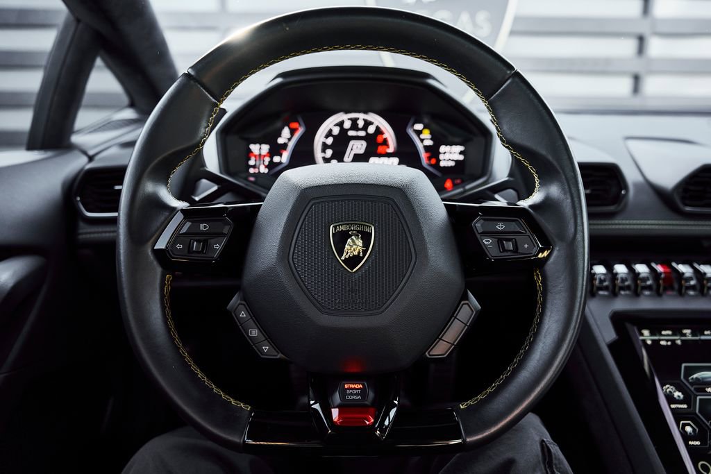 Used 2021 Lamborghini Huracan EVO image 49