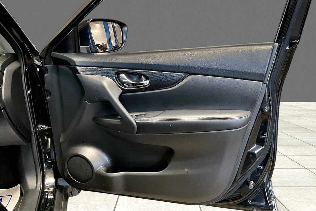 Used 2016 Nissan Rogue SL FWD image 18