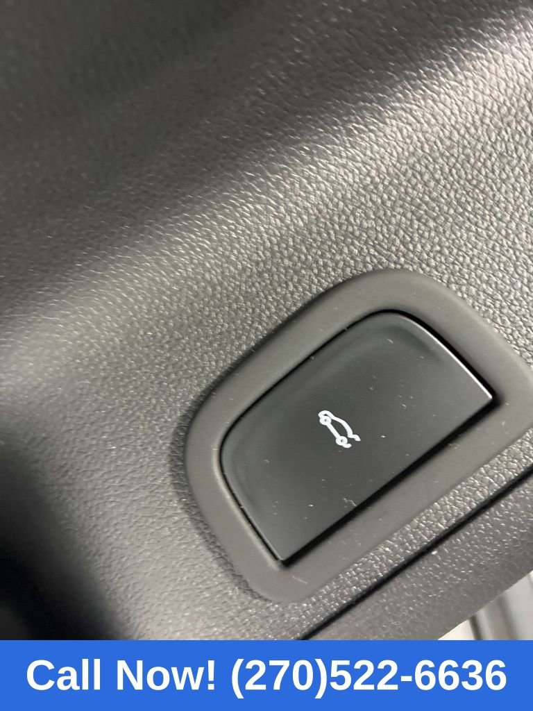 Used 2026 Chevrolet Traverse LT image 17