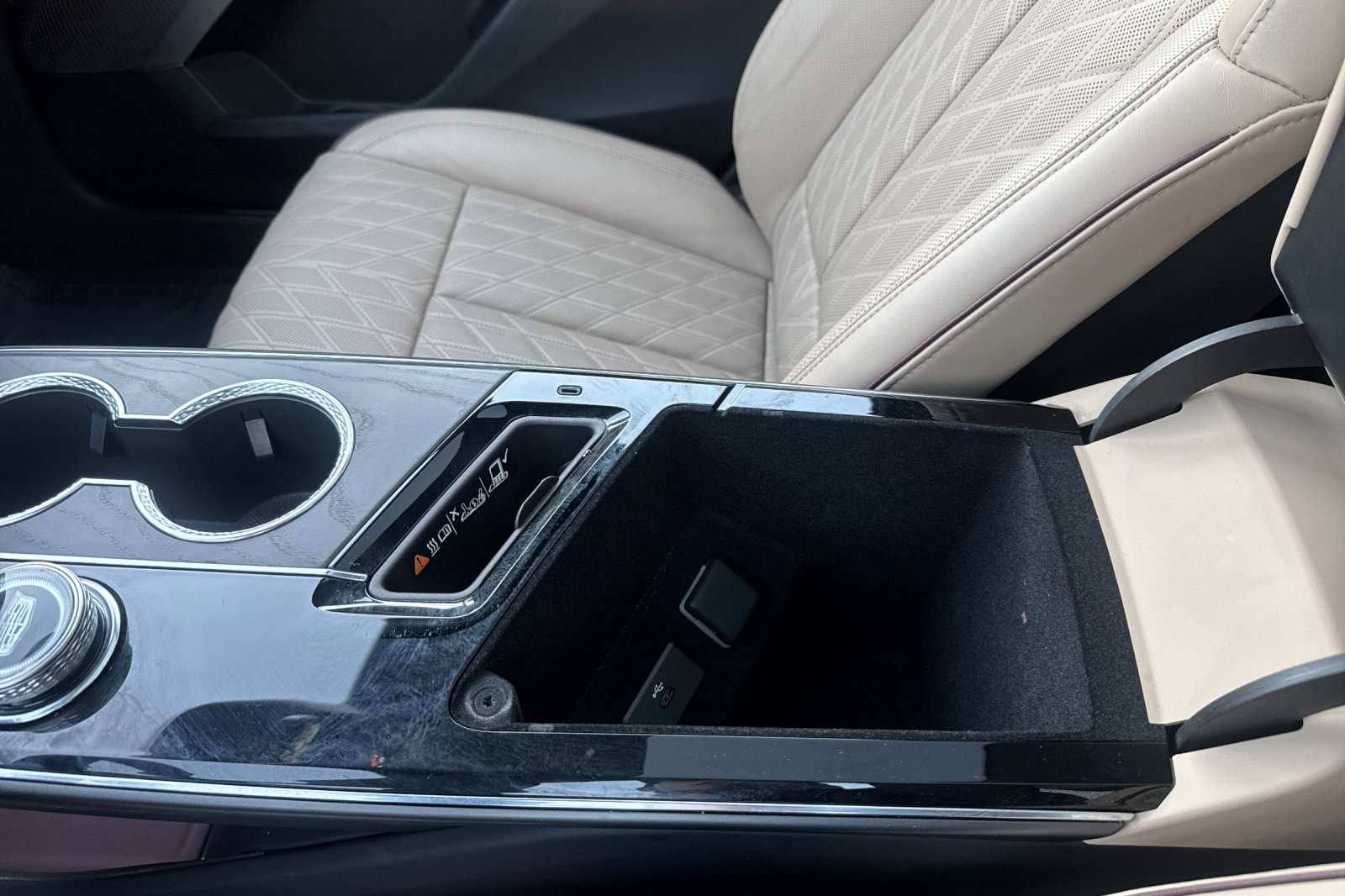 Certified 2025 Cadillac Lyriq Luxury w/ Nappa Leather Package image 28