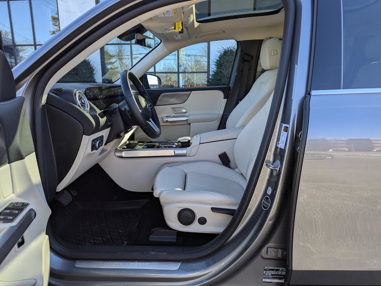 Used 2022 Mercedes-Benz EQB 300 4MATIC image 12