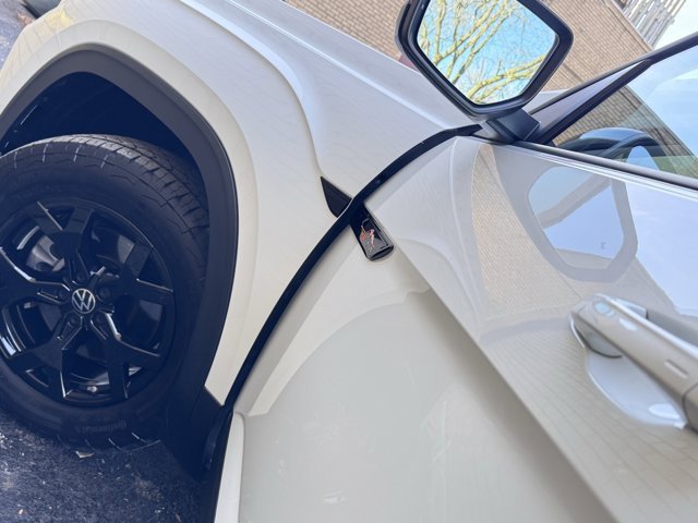 Used 2024 Volkswagen Atlas Peak Edition SE image 27