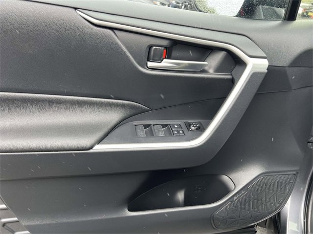 Used 2023 Toyota RAV4 SE image 17