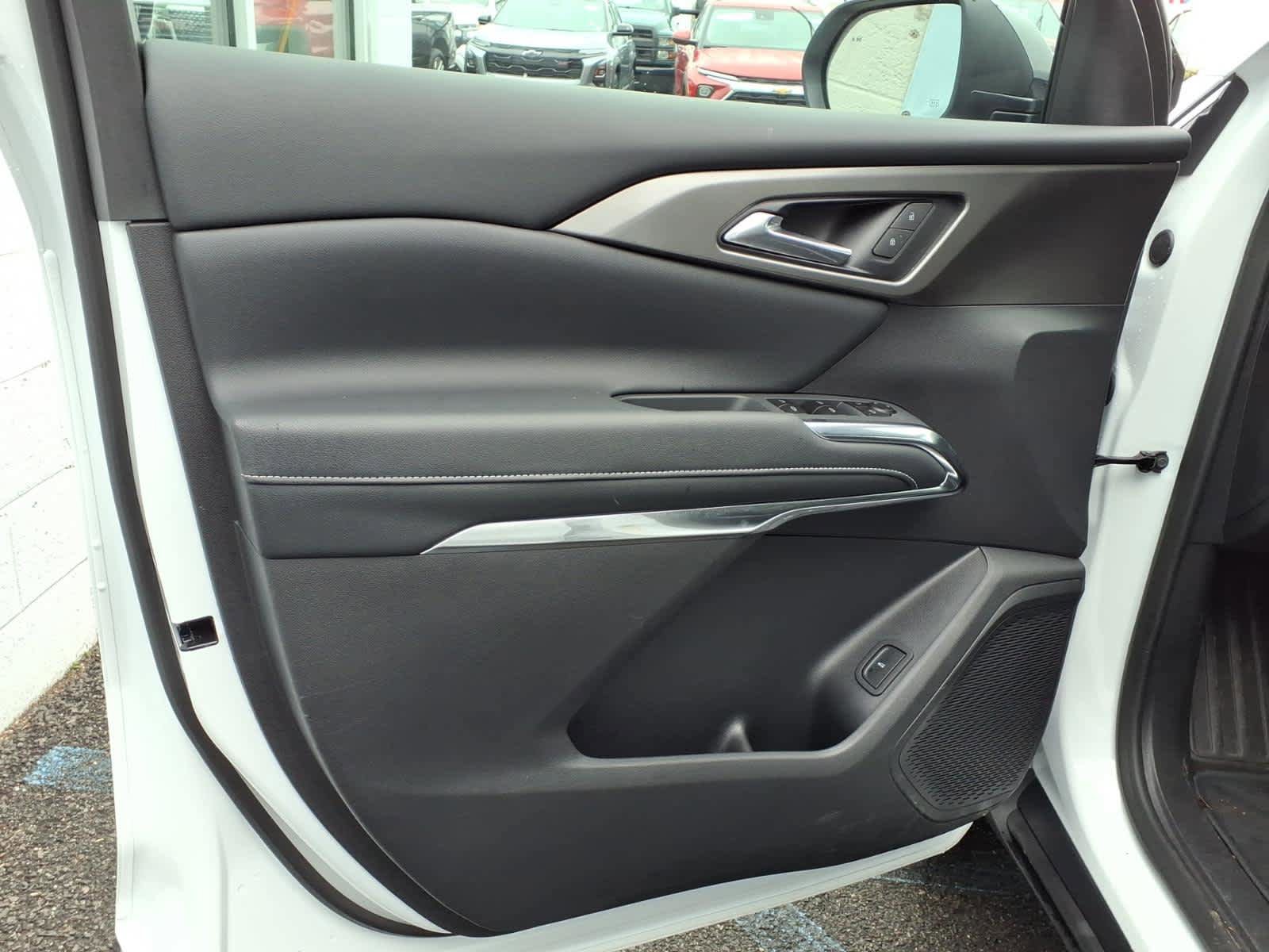 Used 2026 Chevrolet Traverse LT AWD/4WD image 9