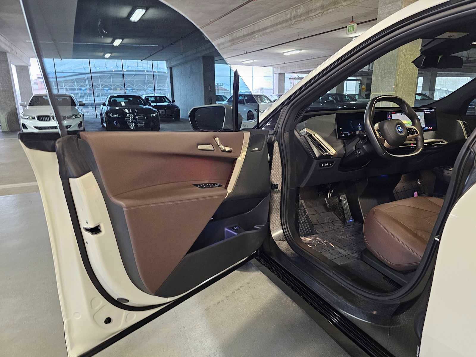 Used 2024 BMW iX xDrive50 w/ Premium Package image 28