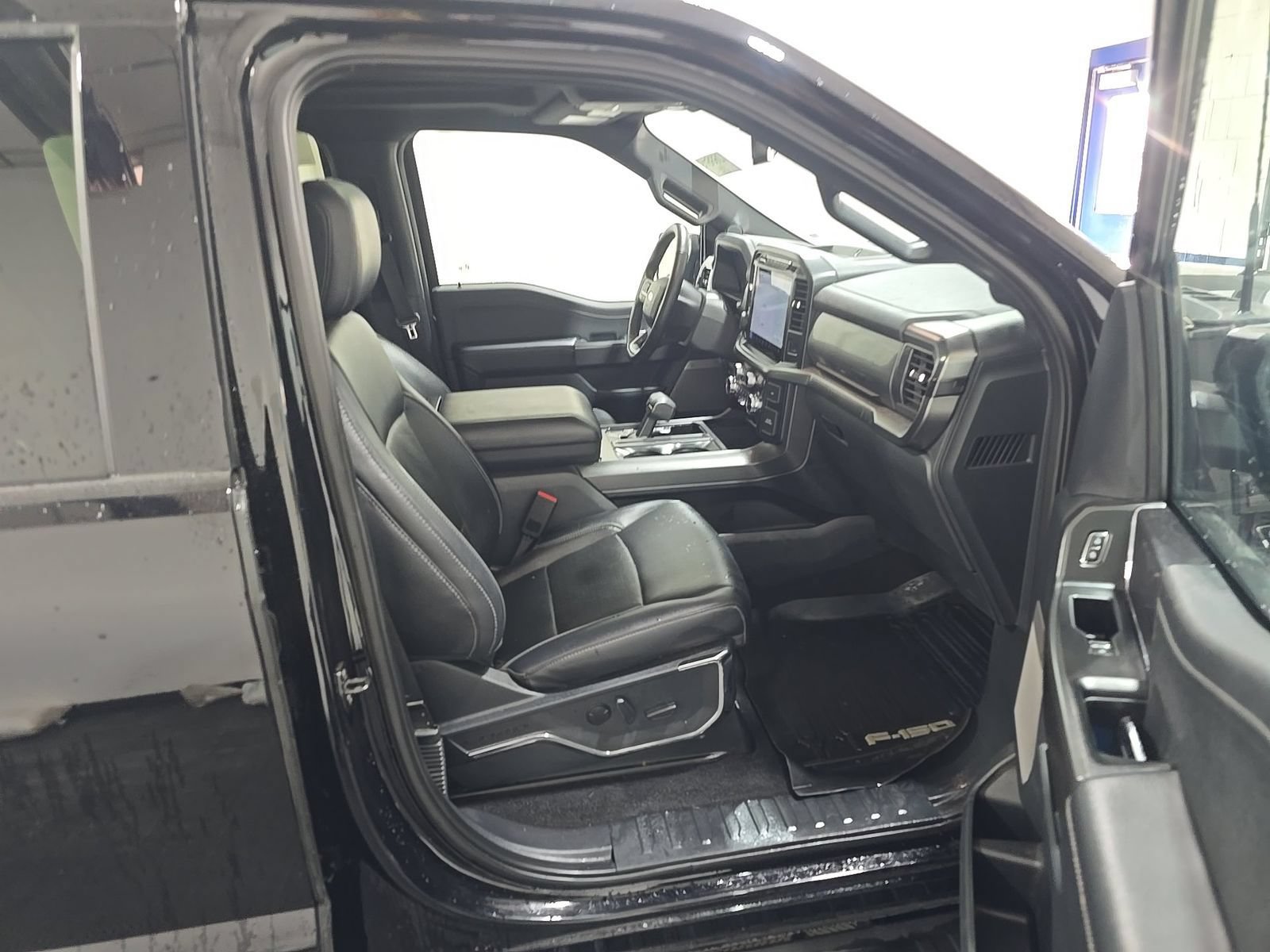 Used 2024 Ford F150 Lariat AWD/4WD image 11