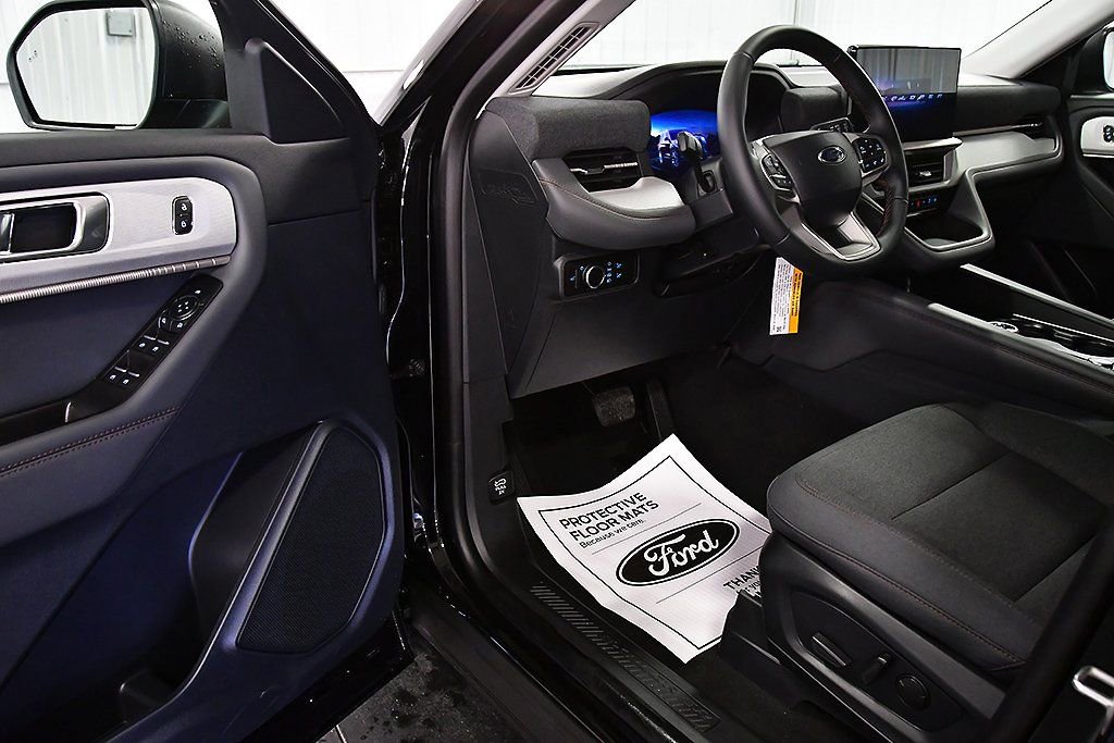 New 2026 Ford Explorer Active image 12