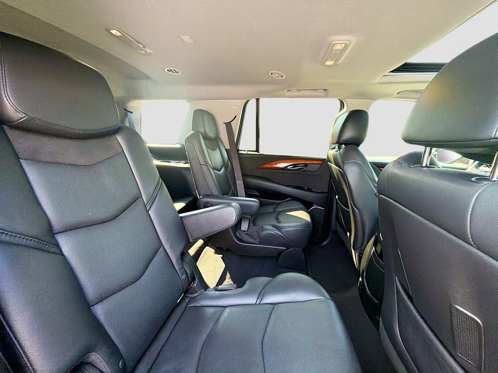 Used 2016 Cadillac Escalade Luxury AWD/4WD image 29