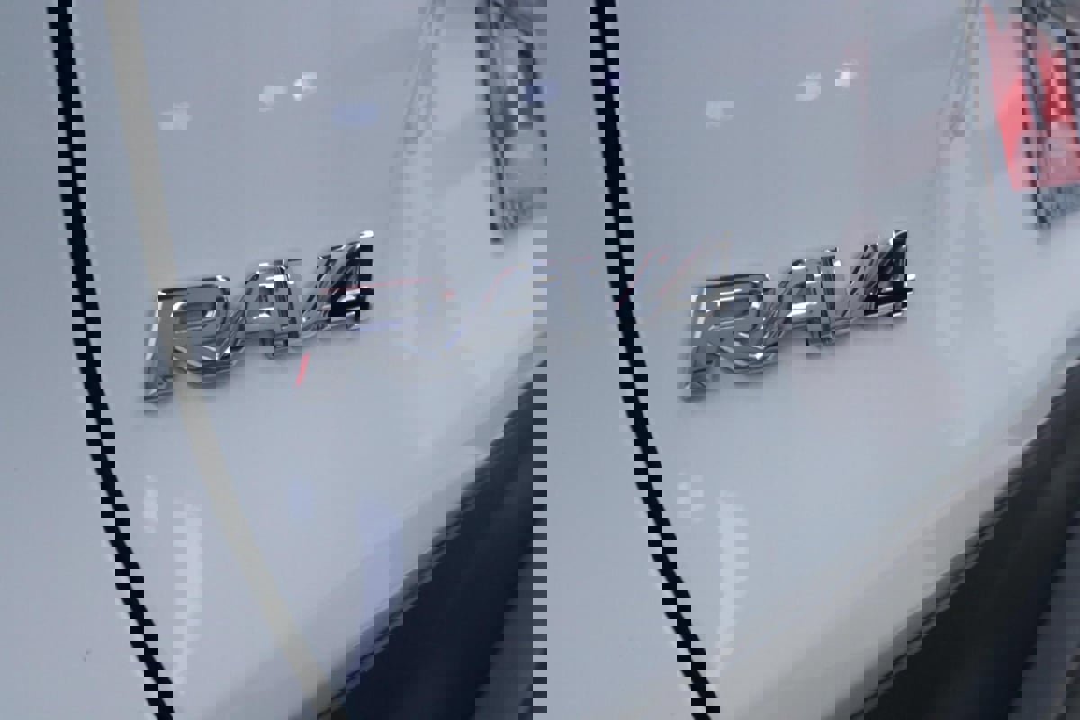 Used 2022 Toyota RAV4 XLE Premium image 27