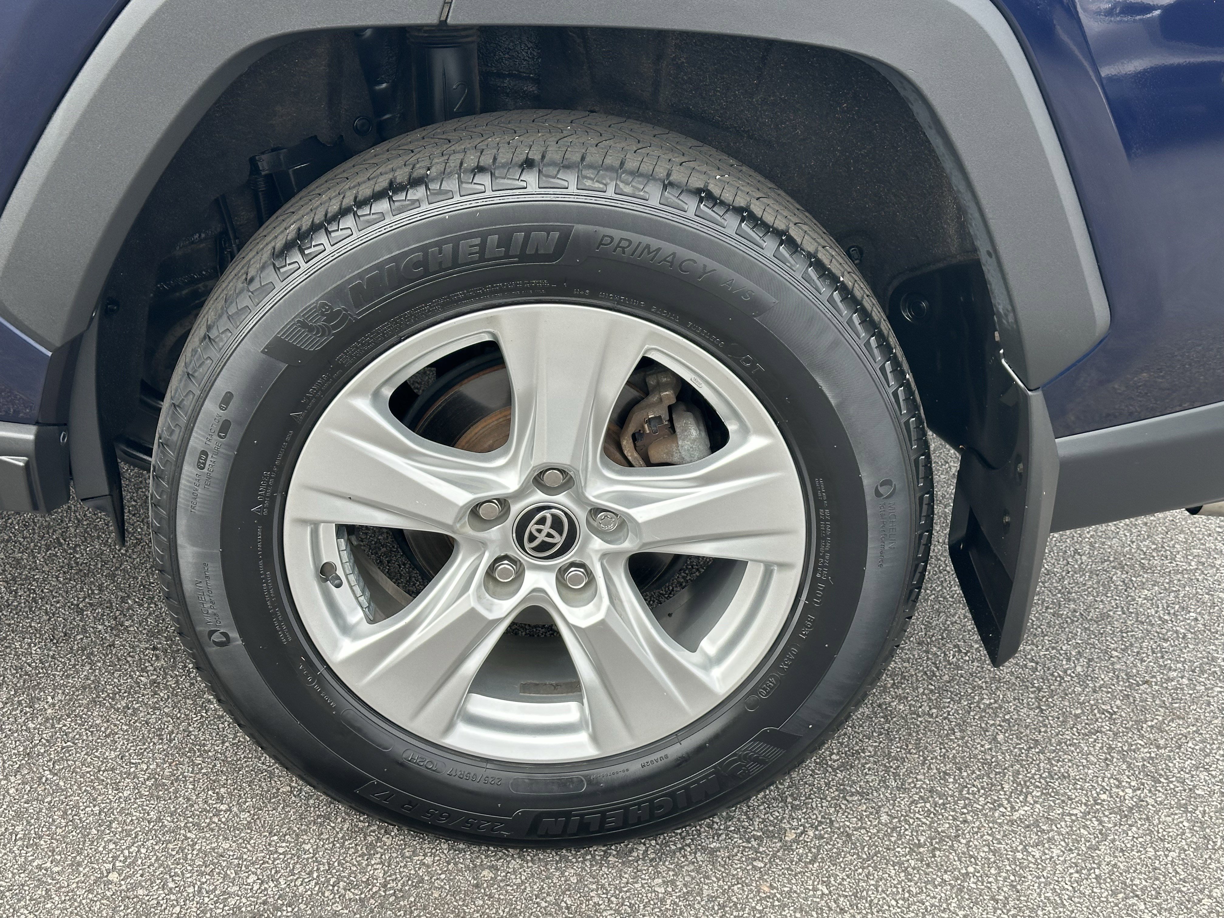 Used 2021 Toyota RAV4 XLE w/ Convenience Package image 20