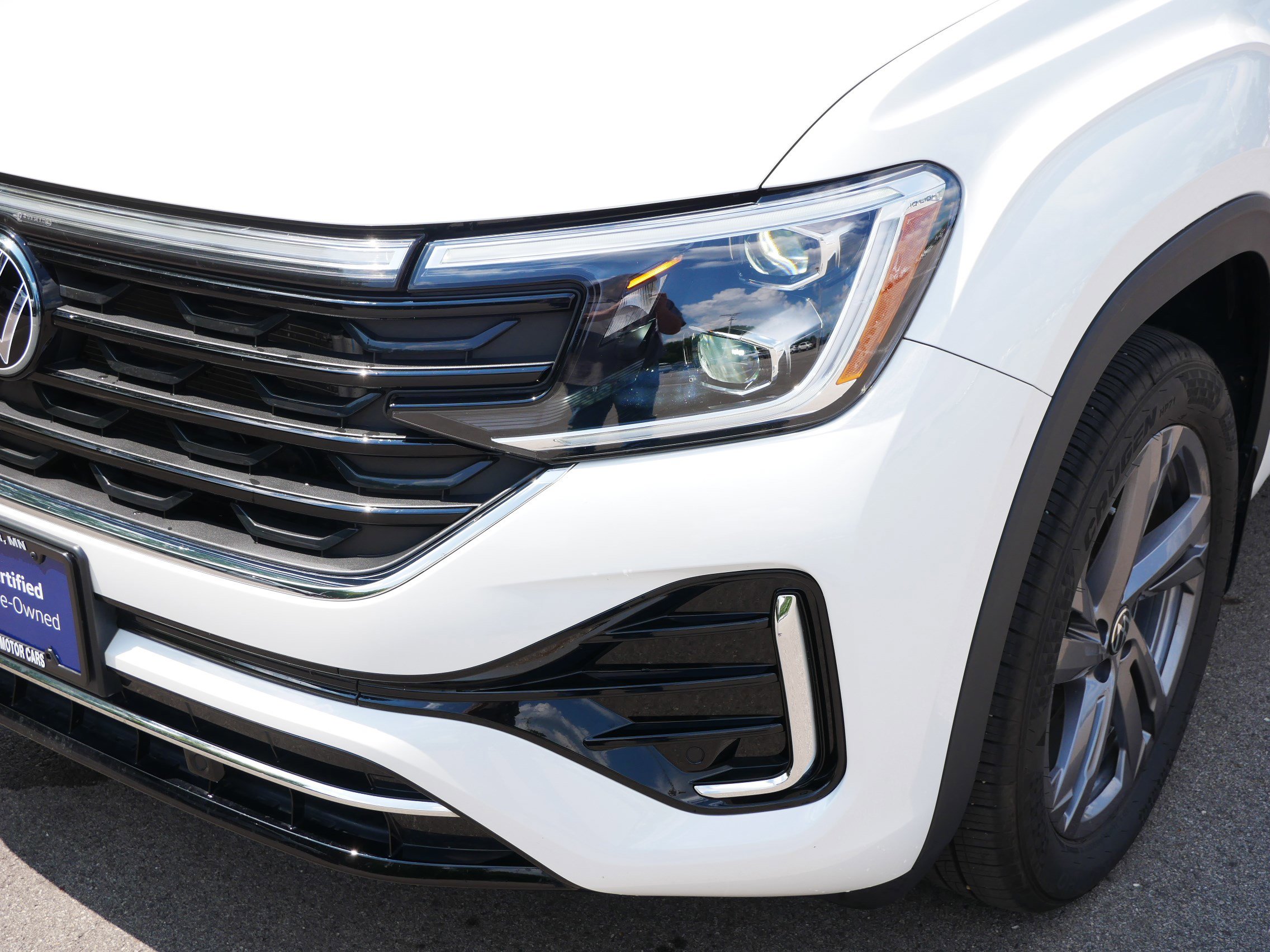 Certified 2024 Volkswagen Atlas Cross Sport SEL R-Line image 30