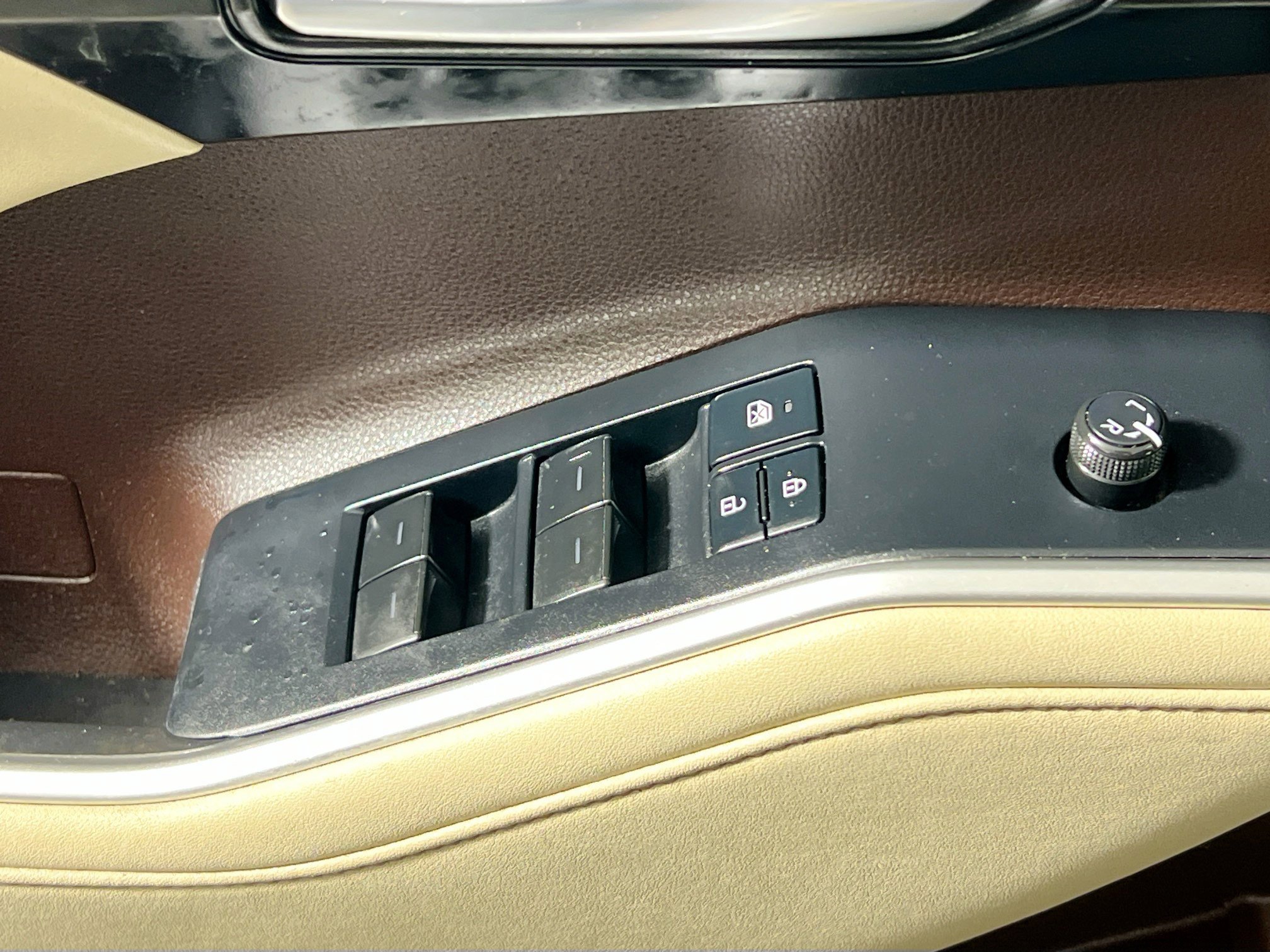 Used 2020 Toyota Highlander XLE image 16