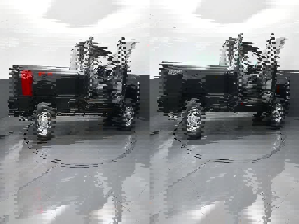 New 2025 Ford F250 XL w/ FX4 Off-Road Package image 31