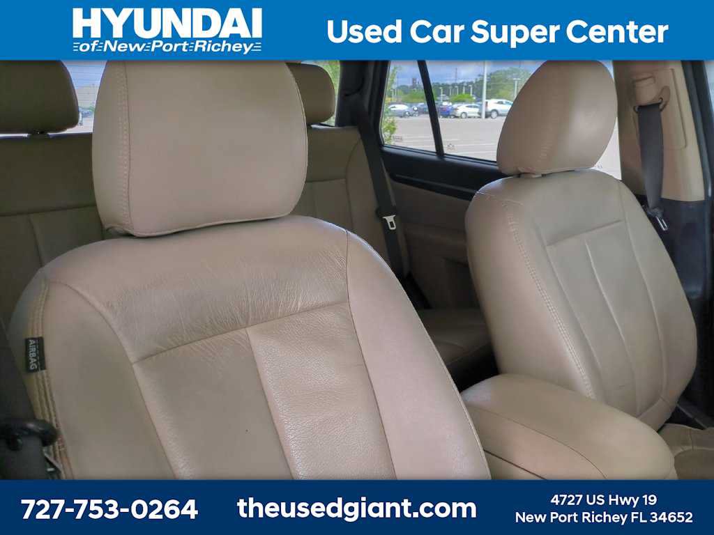 Used 2011 Hyundai Santa Fe Limited FWD image 6