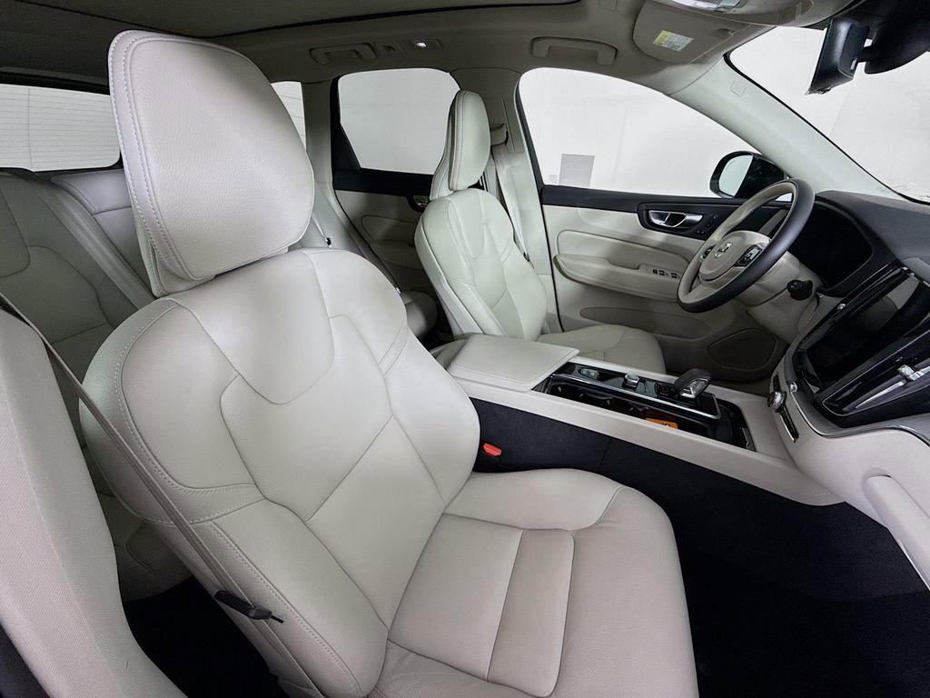 Used 2023 Volvo XC60 B5 Plus AWD/4WD image 27