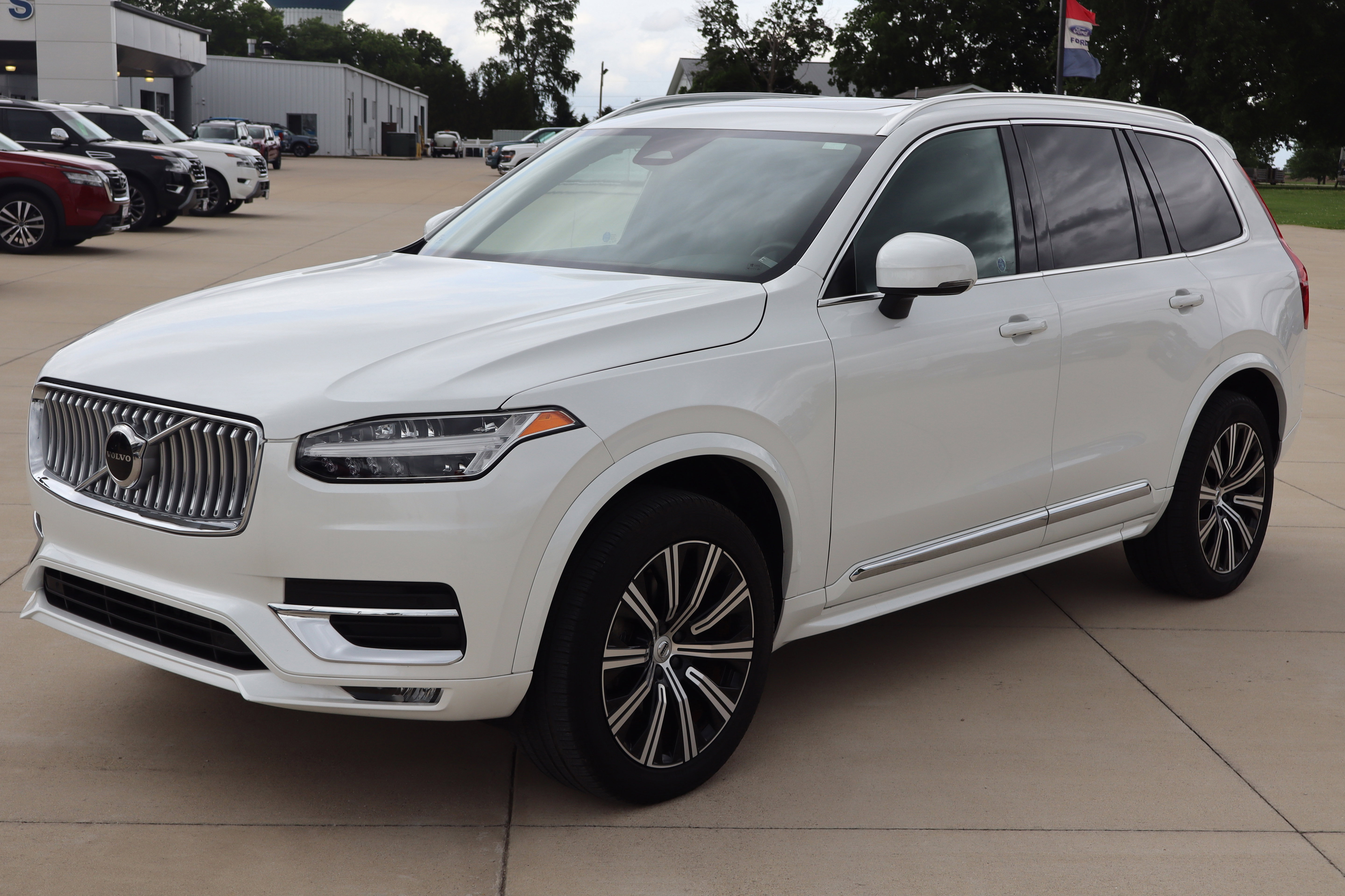 Used 2024 Volvo XC90 B5 Core w/ Protection Package Premier AWD/4WD image 2