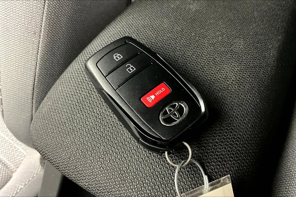 Used 2023 Toyota Corolla Cross SE image 13