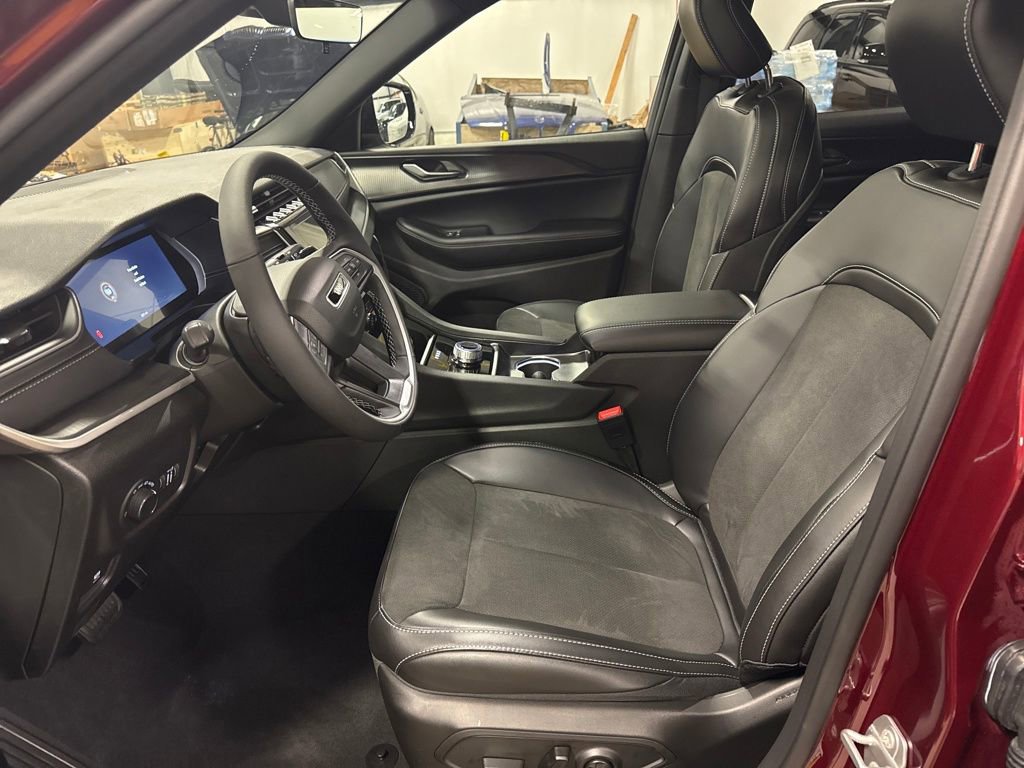 New 2025 Jeep Grand Cherokee L Altitude image 9