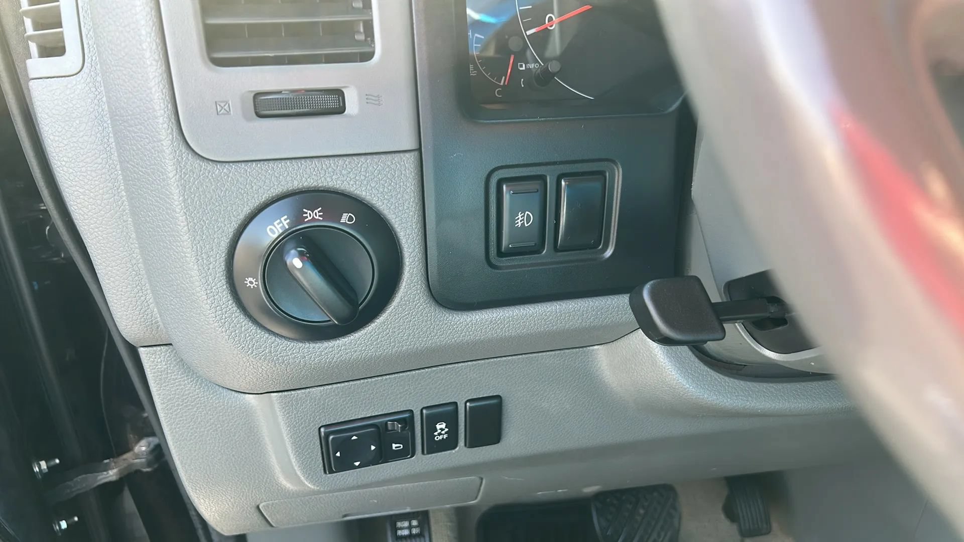Used 2014 Nissan NV 3500 SL w/ Technology Package RWD image 26