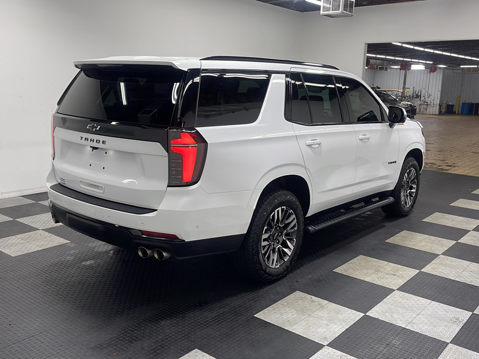 Used 2026 Chevrolet Tahoe Z71 w/ Comfort Package AWD/4WD image 19