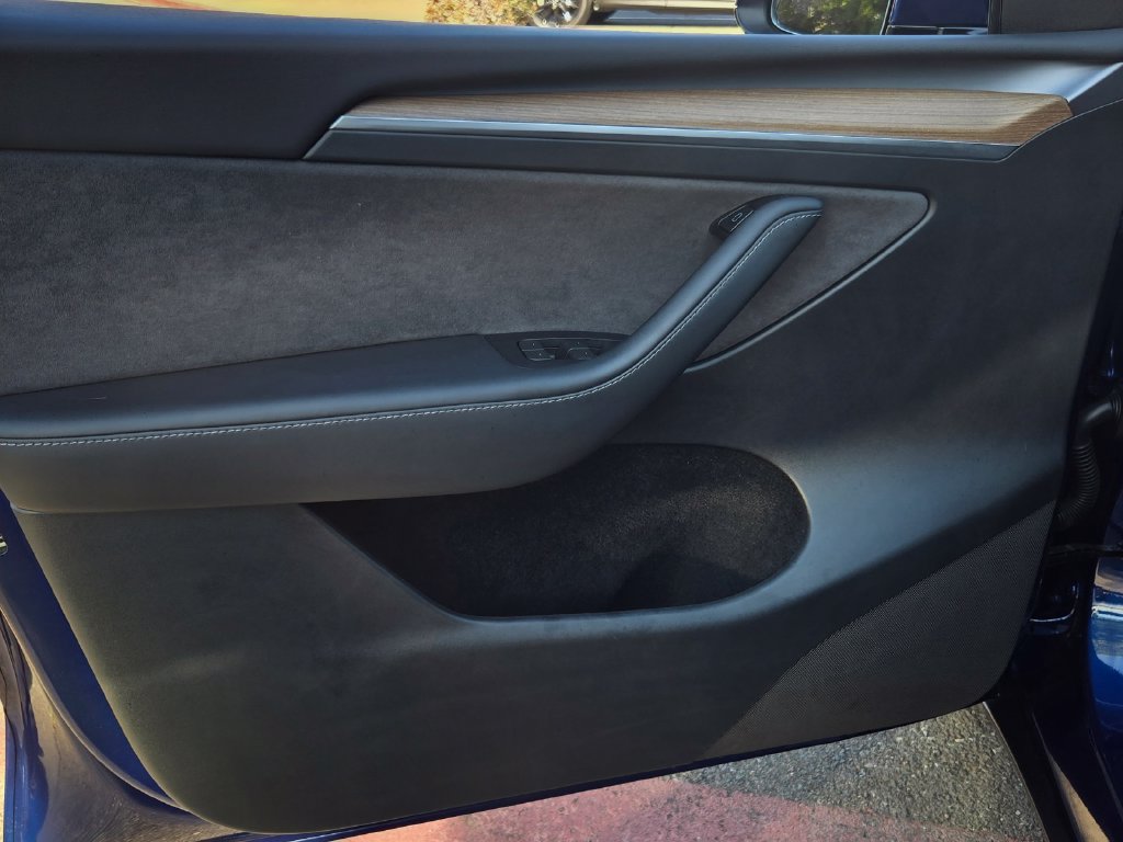 Used 2023 Tesla Model Y 2WD image 11
