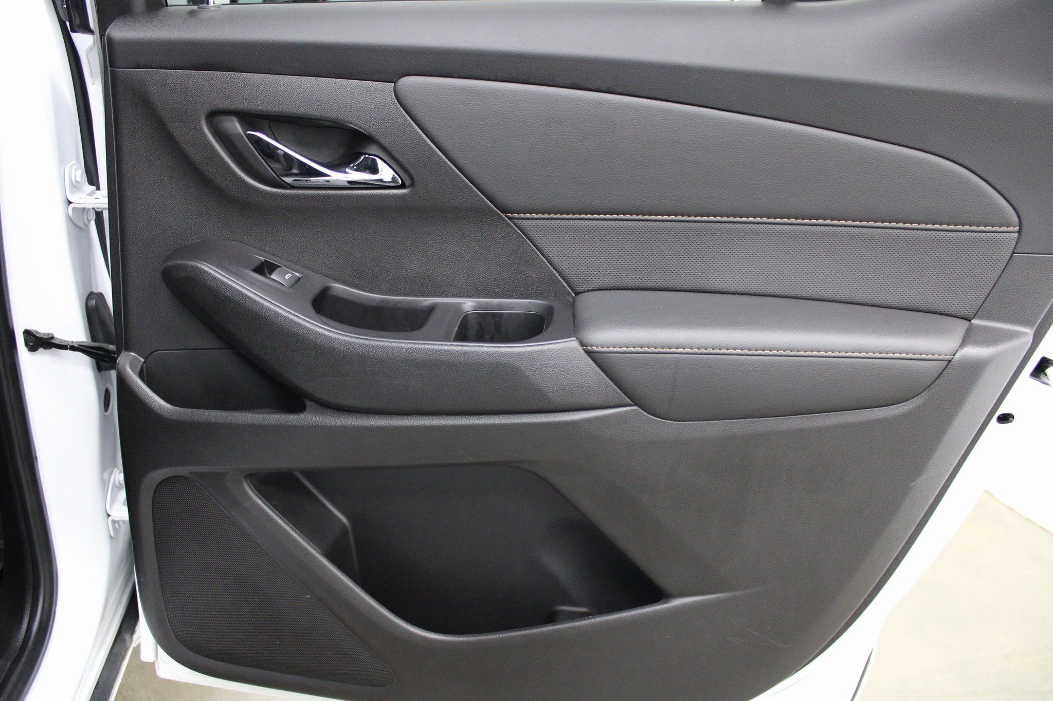 Used 2020 Chevrolet Traverse Premier w/ LPO, Blackout Package image 29