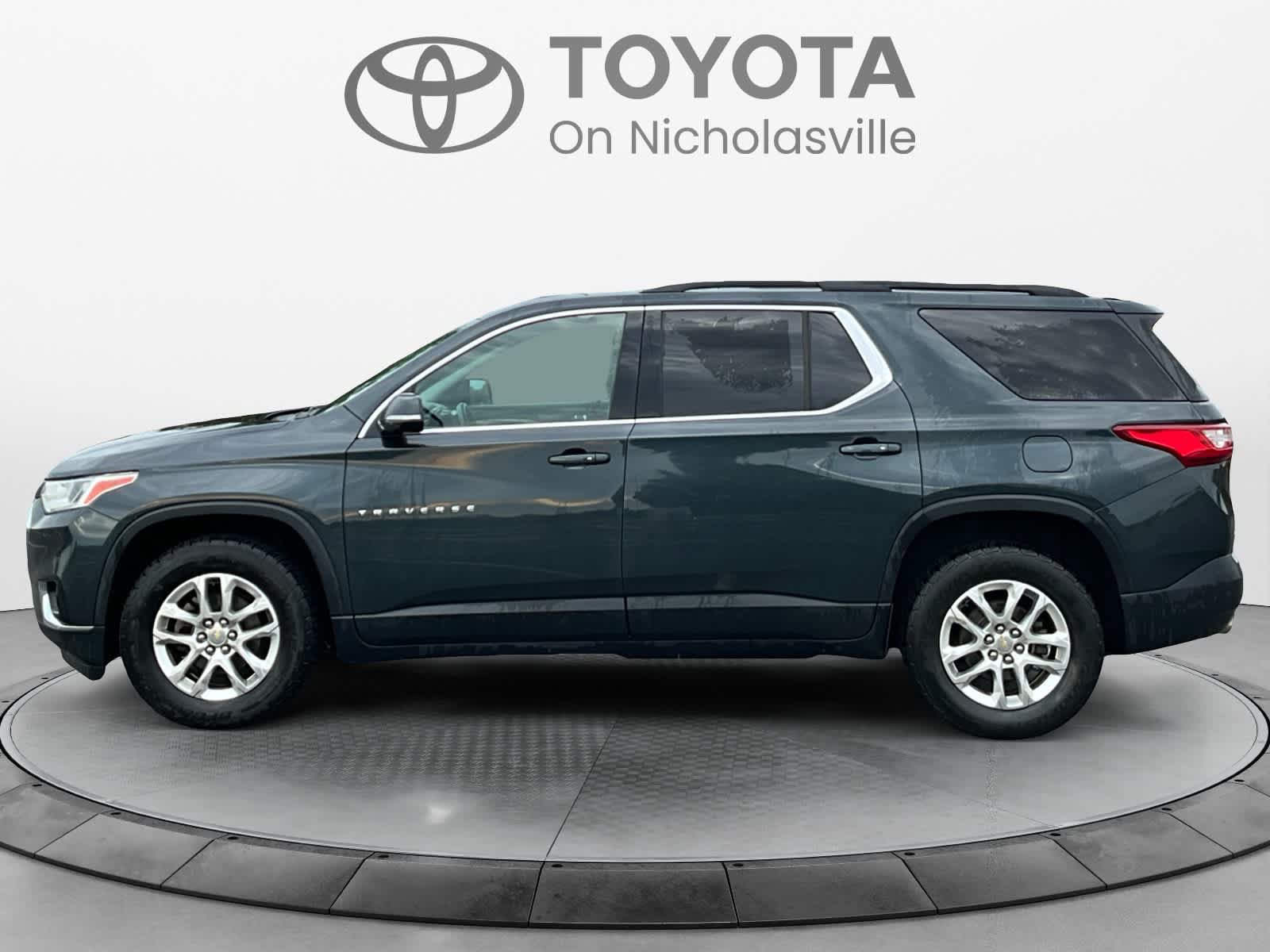 Used 2019 Chevrolet Traverse LT FWD image 2