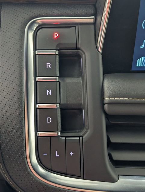 Used 2023 Chevrolet Suburban Premier image 23