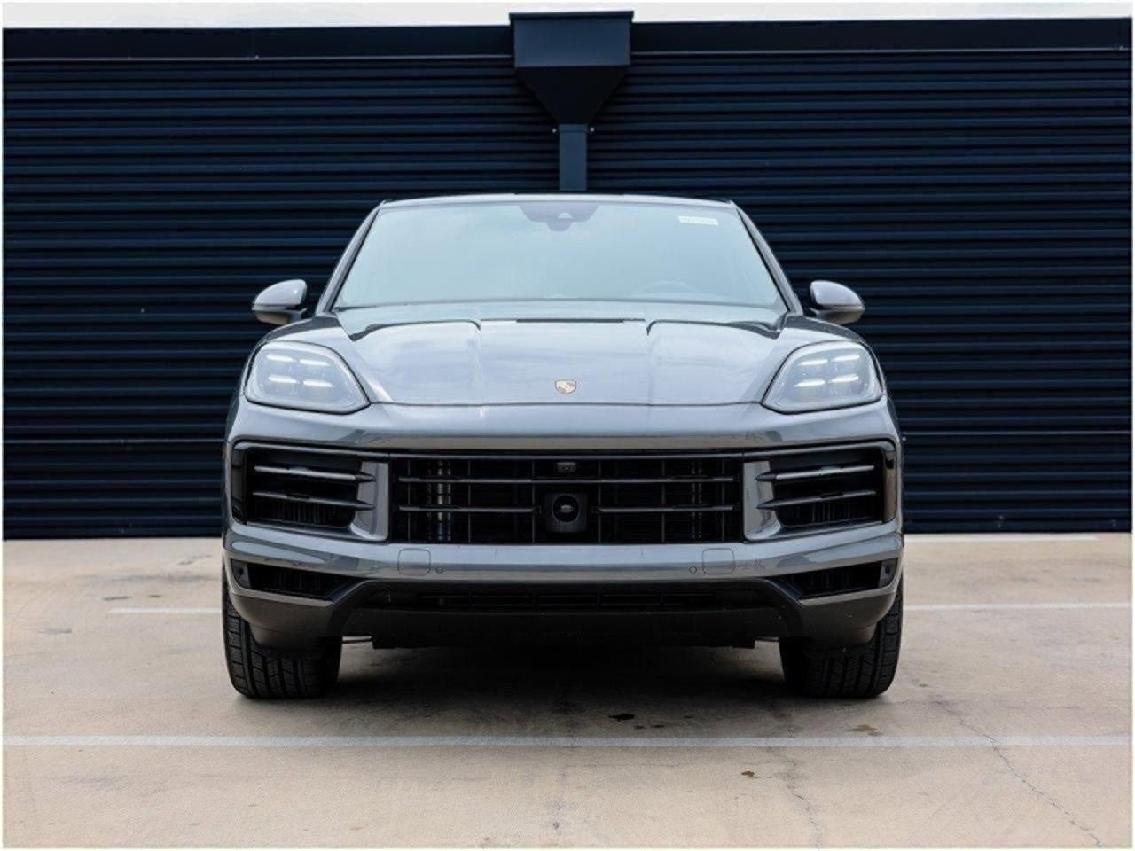 Certified 2025 Porsche Cayenne Coupe image 10