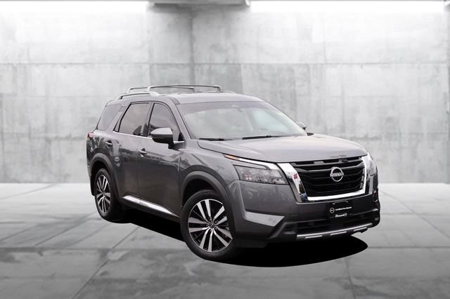 Certified 2025 Nissan Pathfinder Platinum w/ Cargo Package FWD image 2