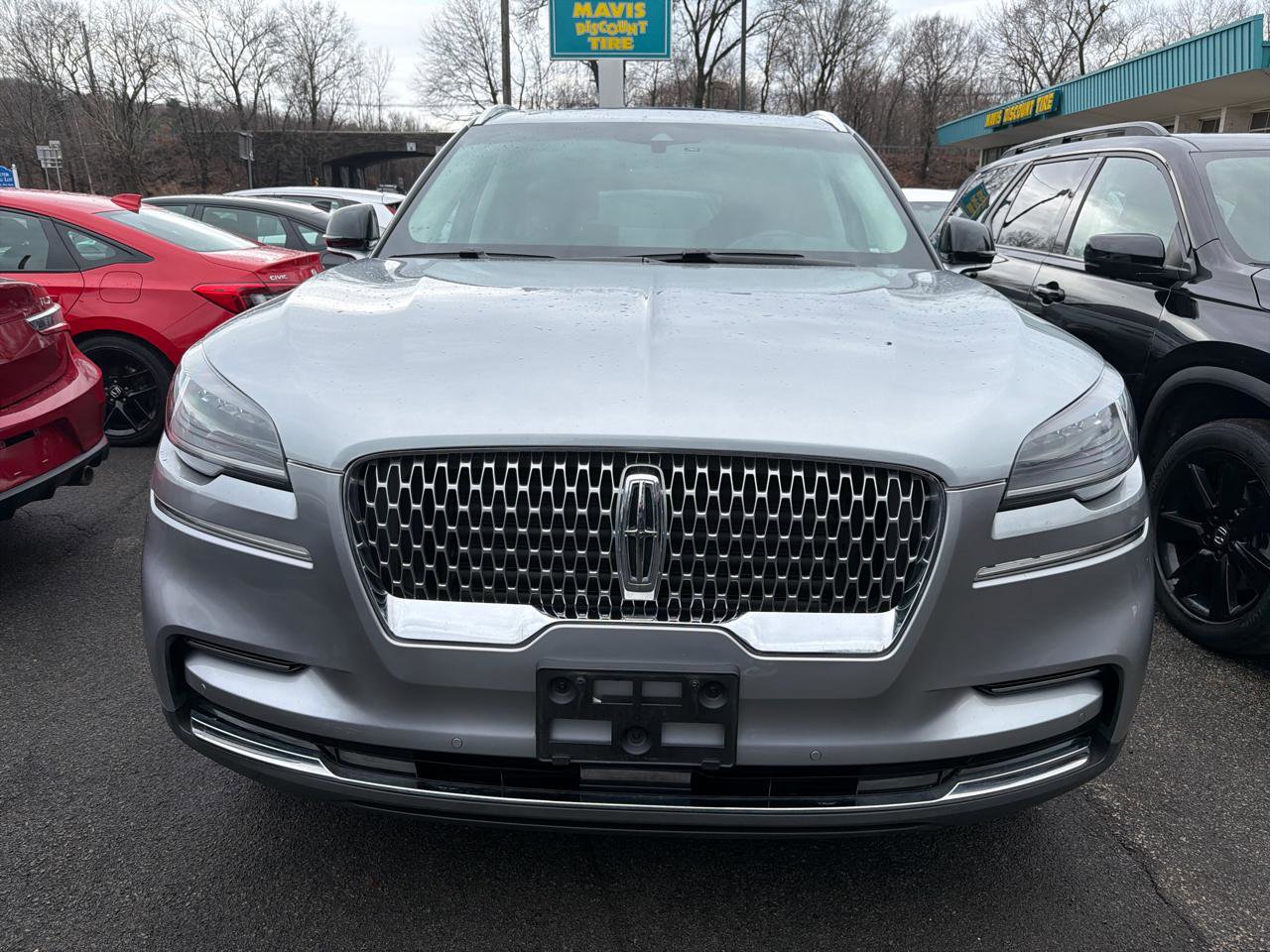 Used 2023 Lincoln Aviator Standard AWD w/ Premium Package image 2