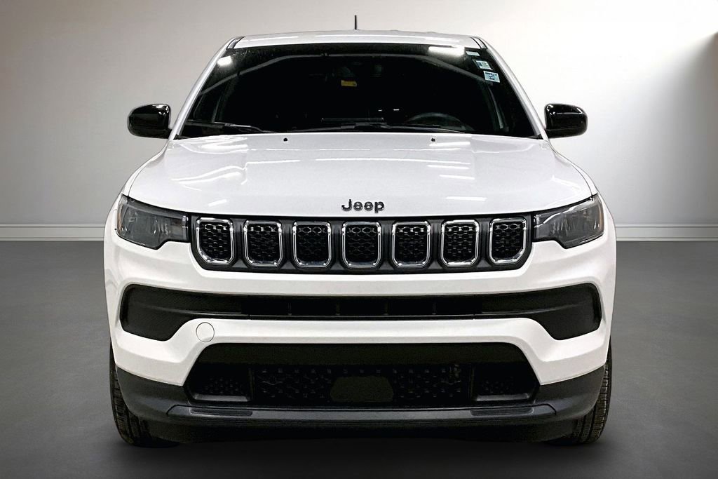 Used 2023 Jeep Compass Sport image 2