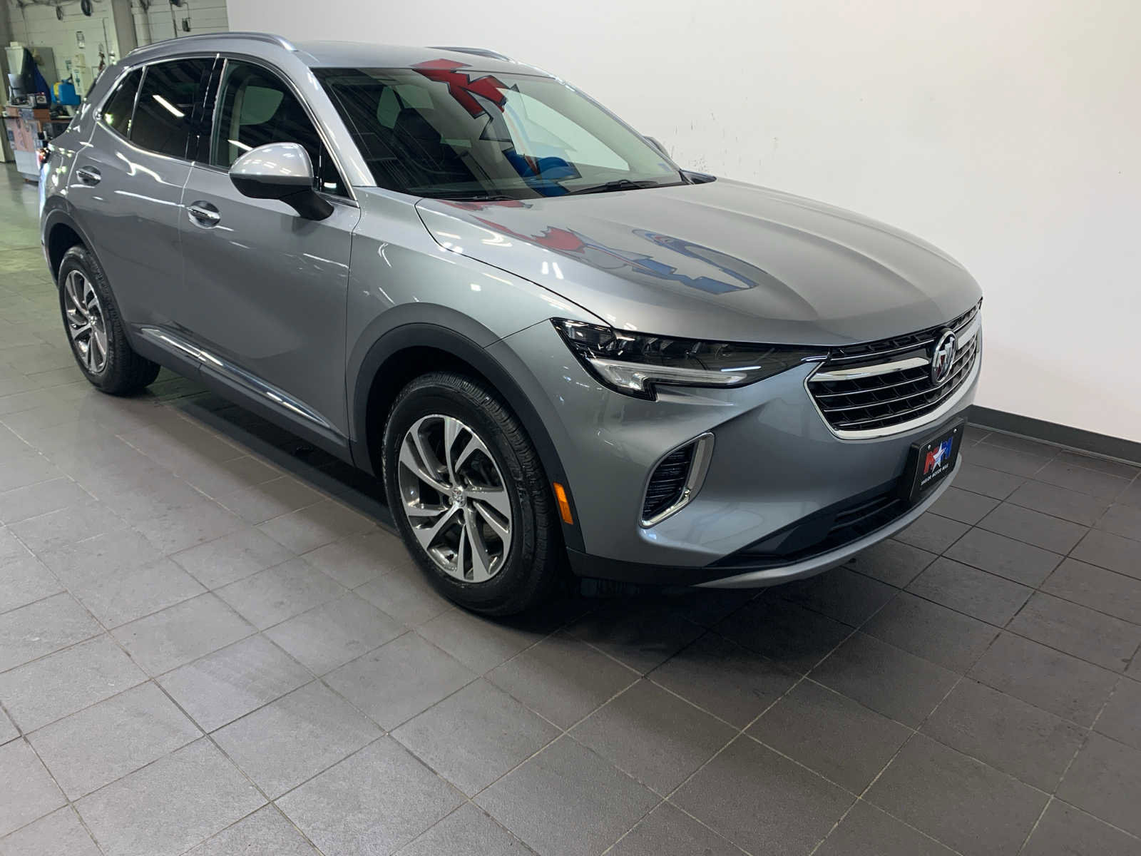 Used 2023 Buick Envision Essence image 2