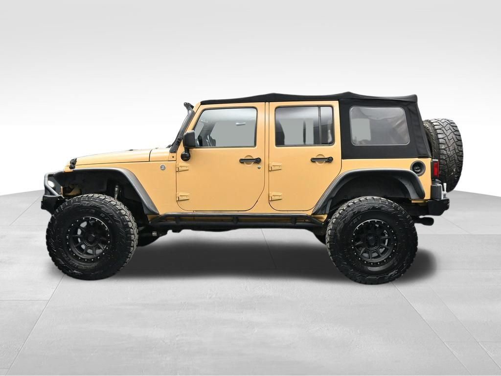 Used 2013 Jeep Wrangler Unlimited Rubicon w/ Connectivity Group AWD/4WD image 2