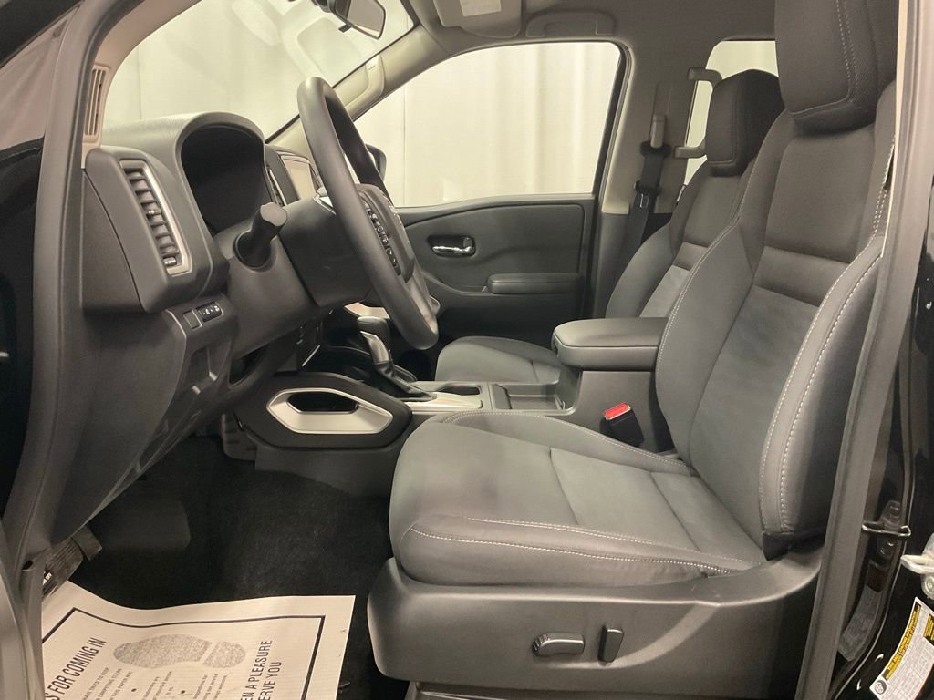 Used 2024 Nissan Frontier SV image 13