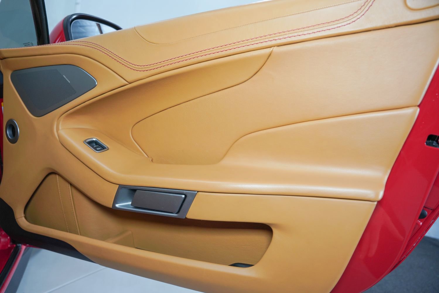 Used 2014 Aston Martin Vanquish Volante RWD image 34