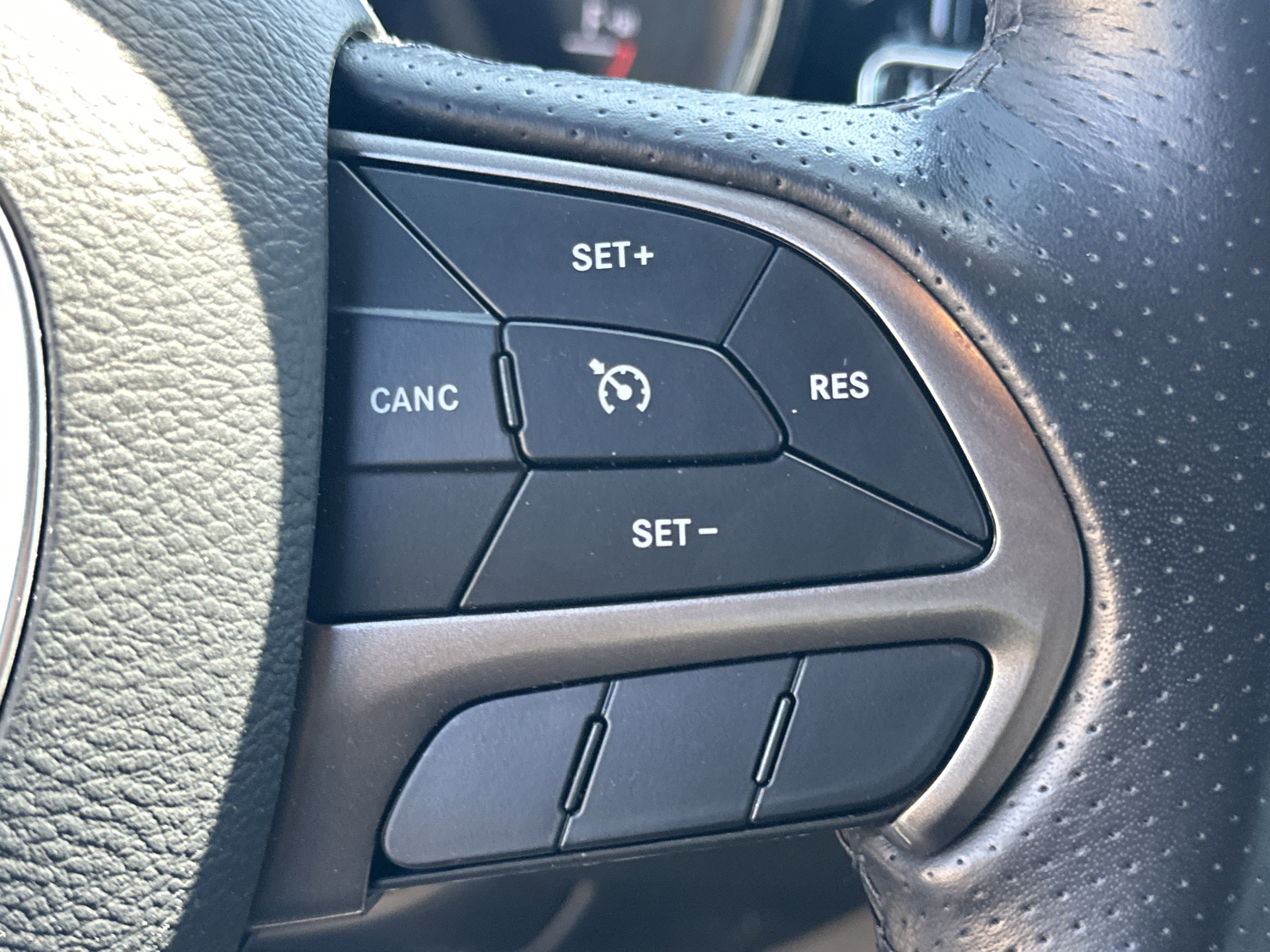 Used 2023 Dodge Durango SXT RWD image 25