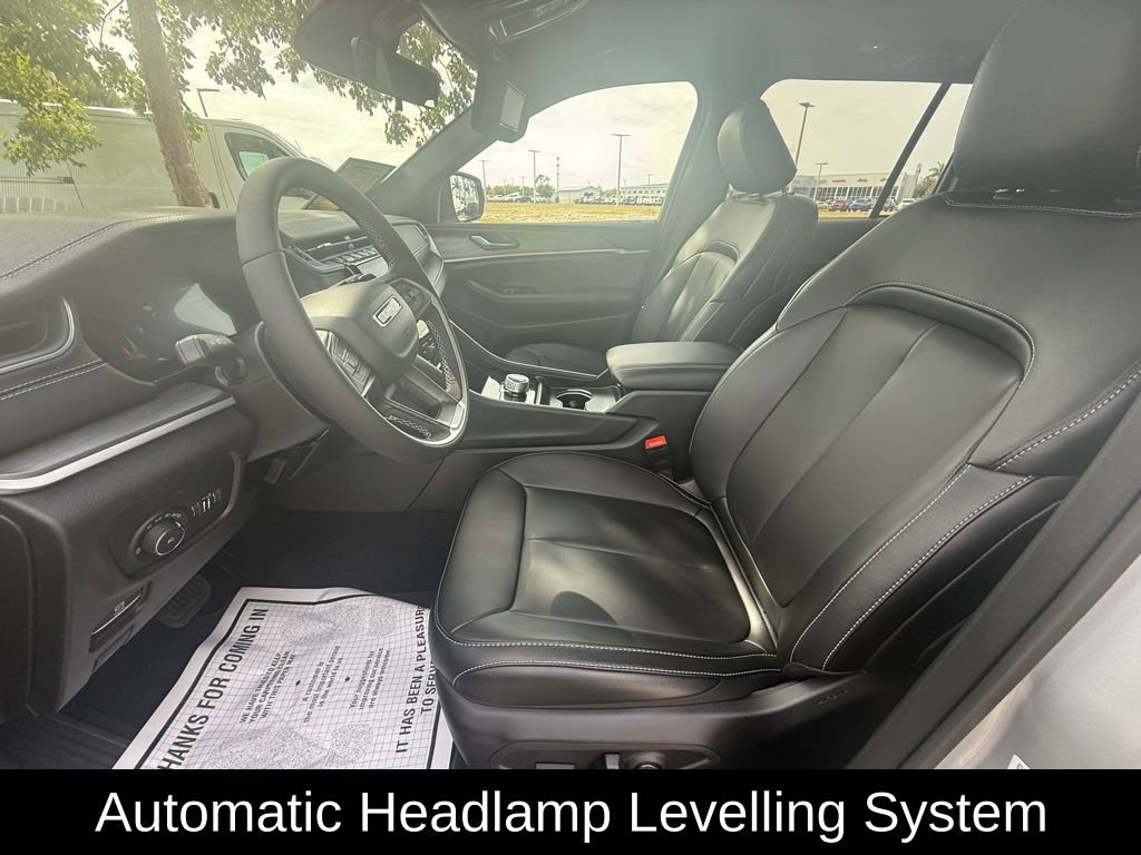 Certified 2025 Jeep Grand Cherokee Limited w/ Black Appearance Package image 11