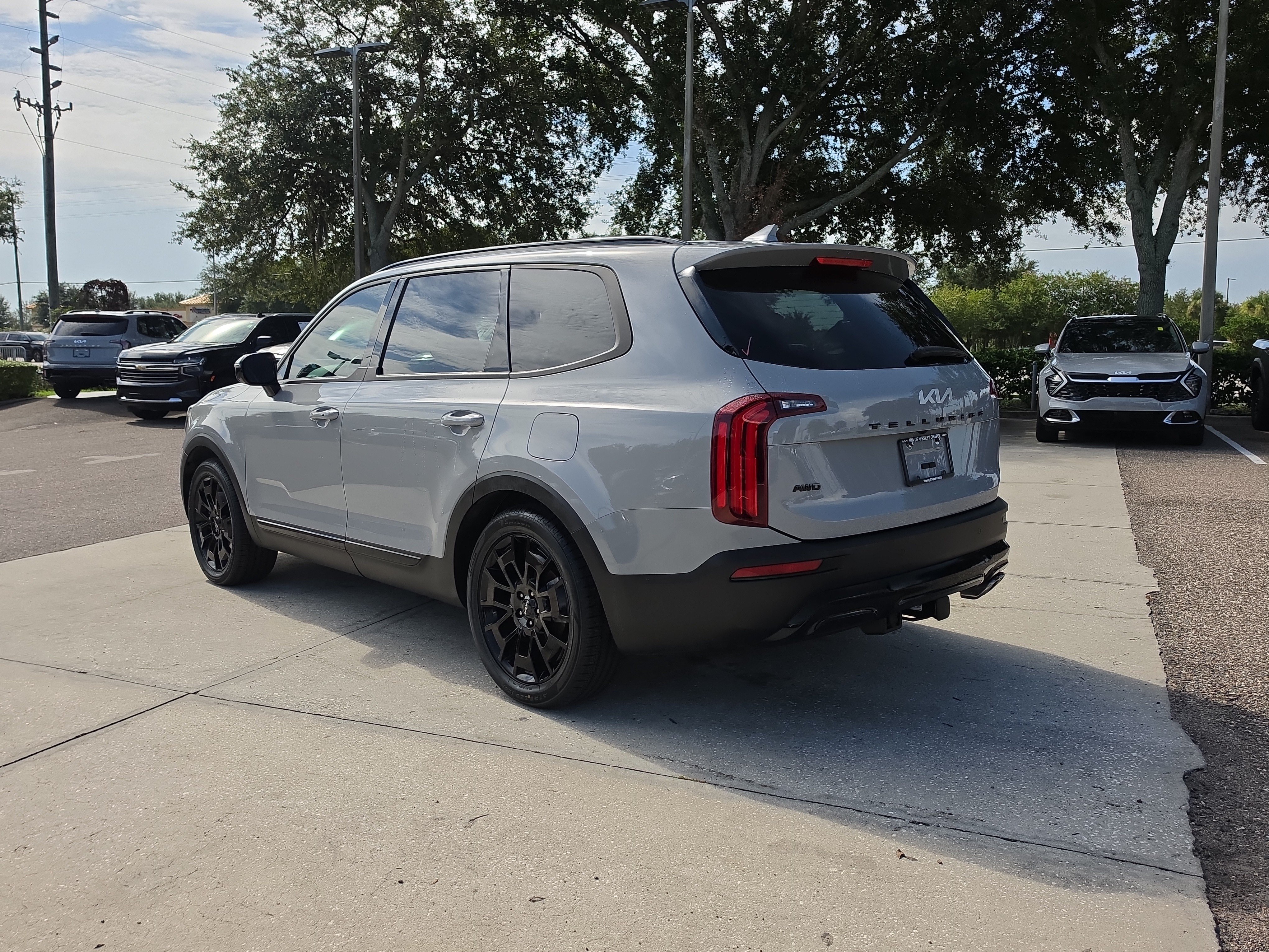 Certified 2022 Kia Telluride SX w/ Nightfall Edition Package AWD/4WD image 6