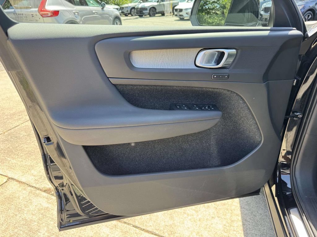 Used 2023 Volvo XC40 B5 Plus w/ Climate Package AWD/4WD image 11