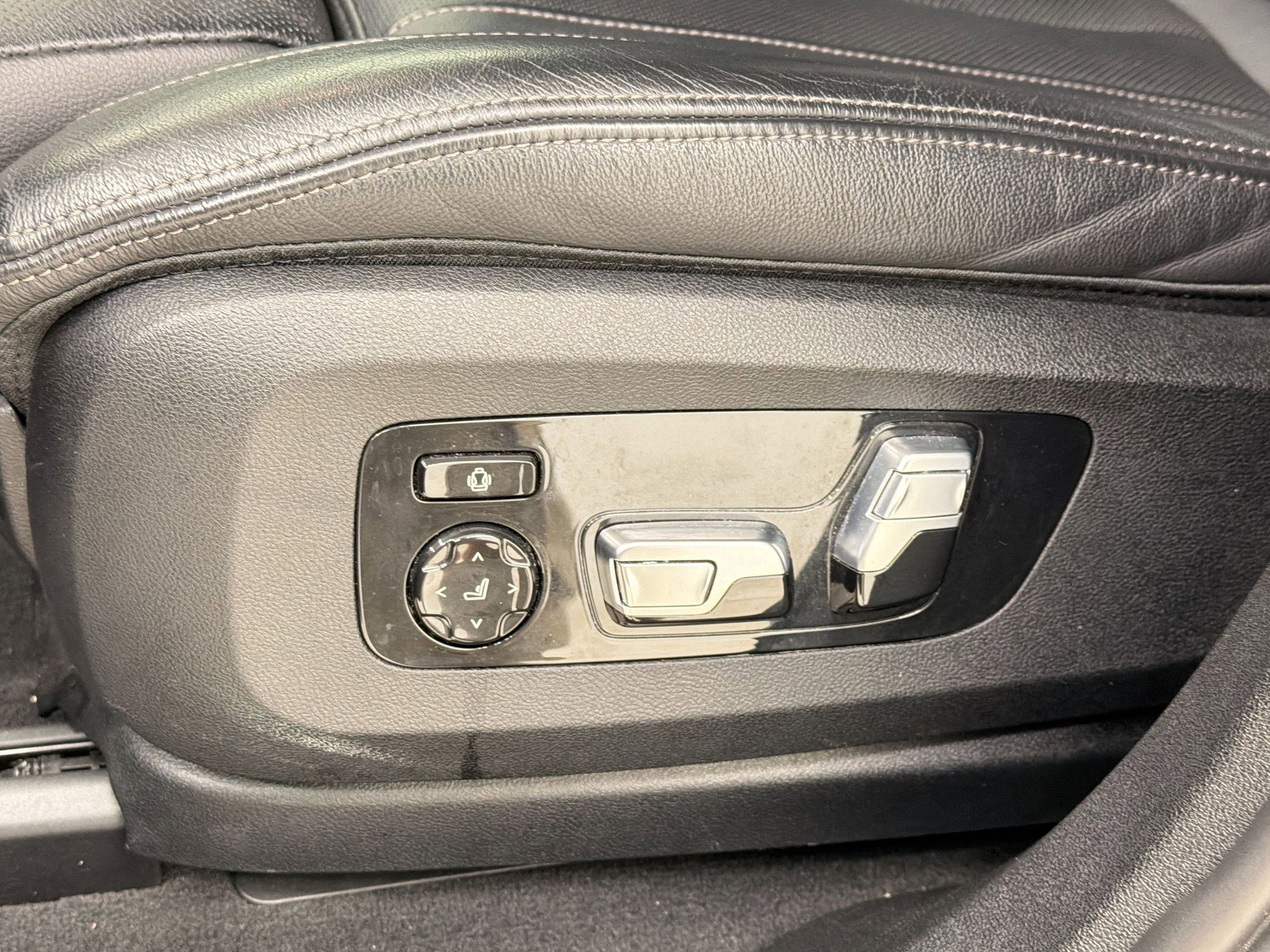 Used 2022 BMW X6 M50i image 14