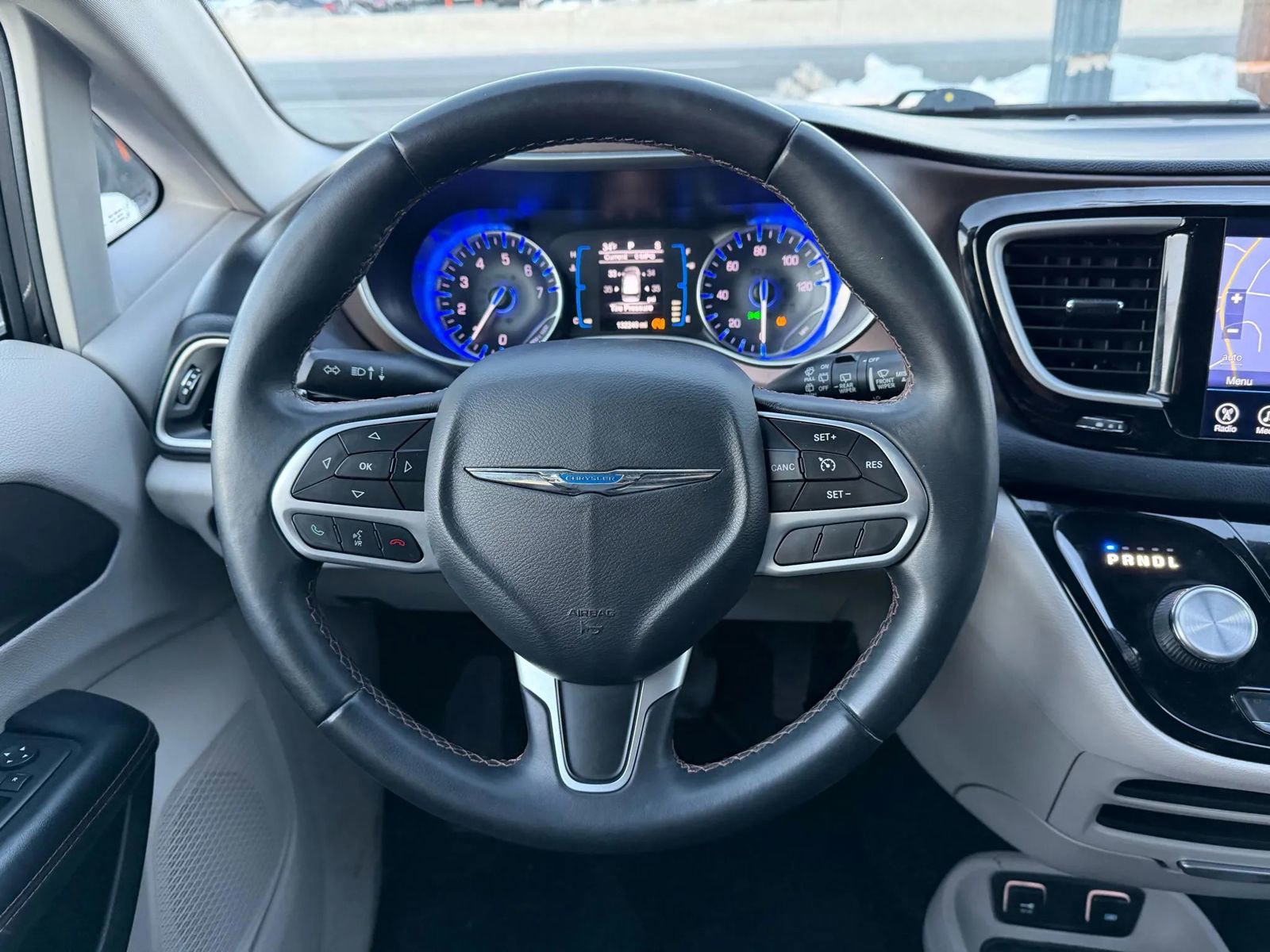 Used 2017 Chrysler Pacifica Touring-L image 33