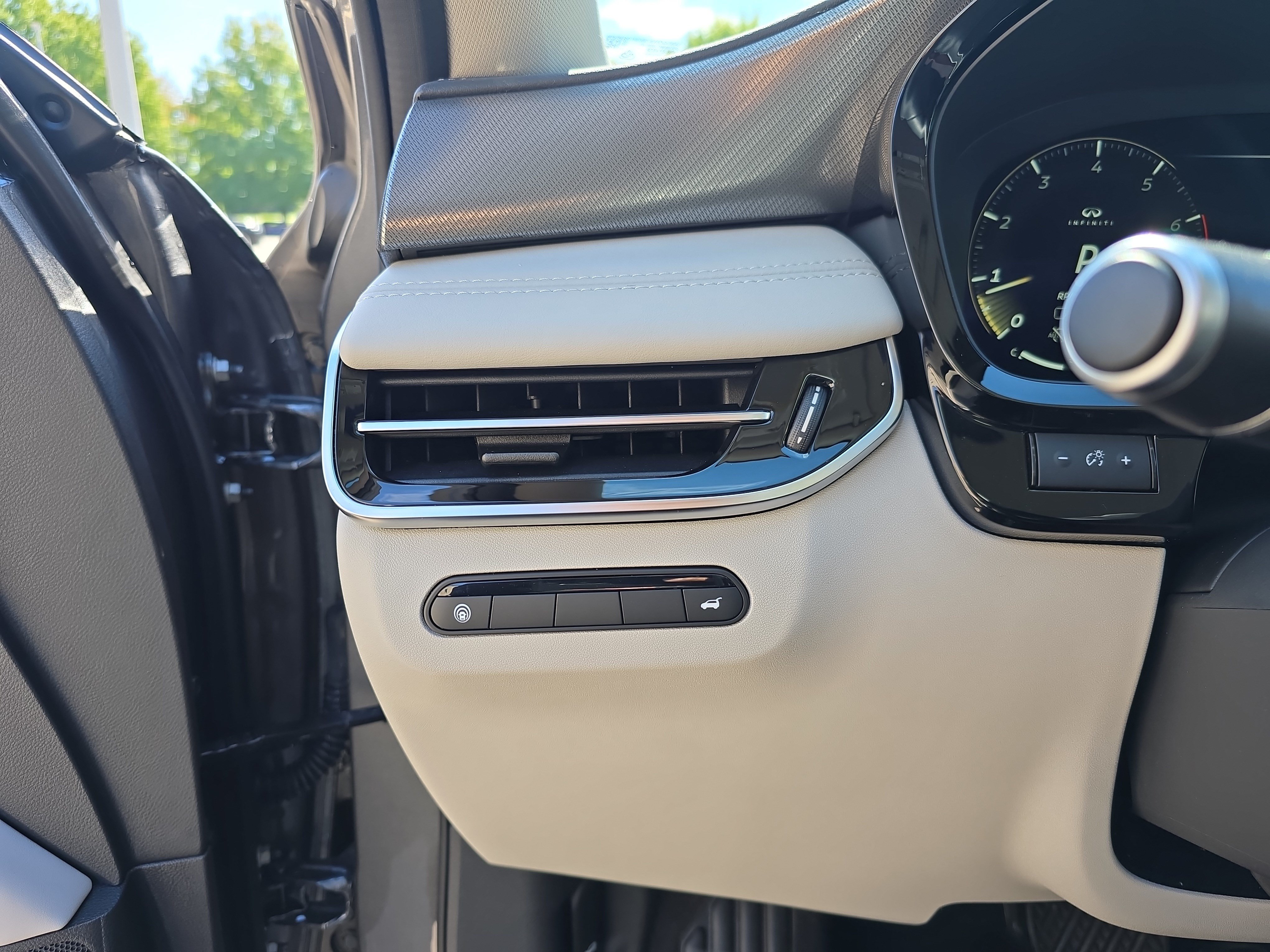 Used 2026 INFINITI QX60 Pure w/ Cargo Package AWD/4WD image 22
