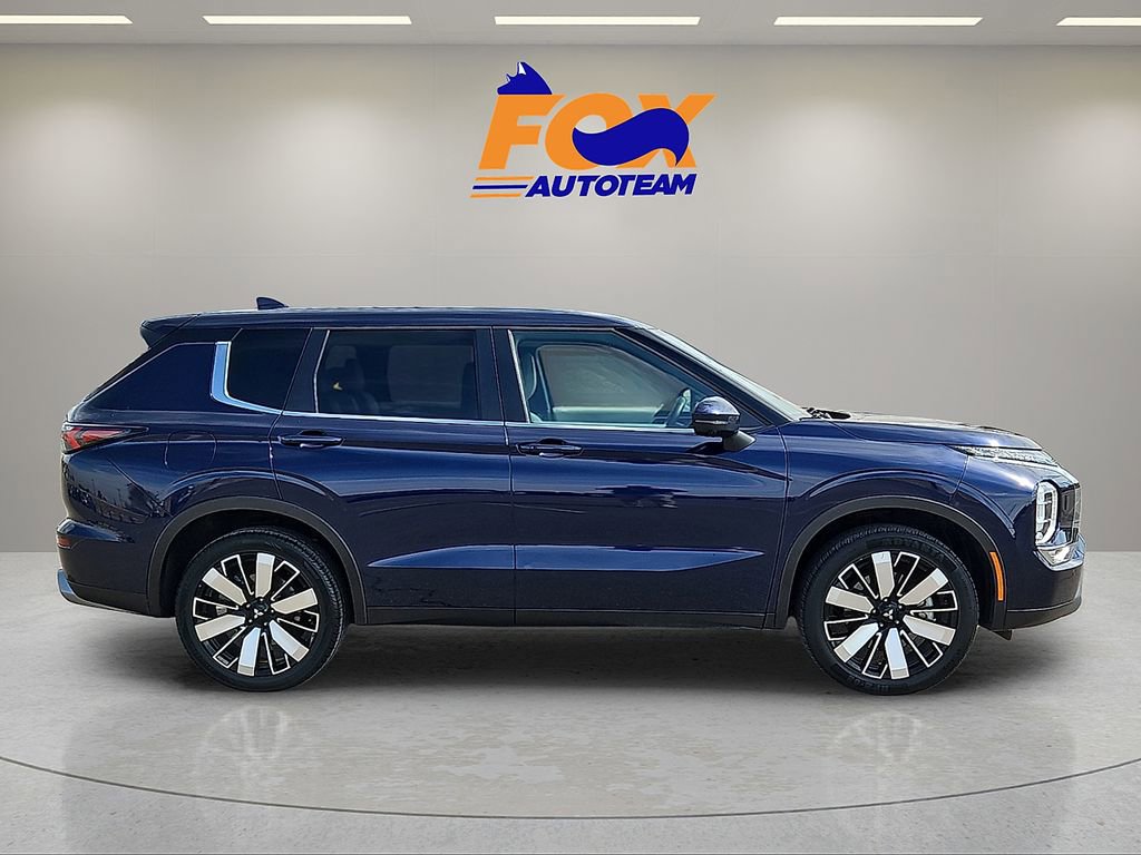 Used 2025 Mitsubishi Outlander AWD image 5