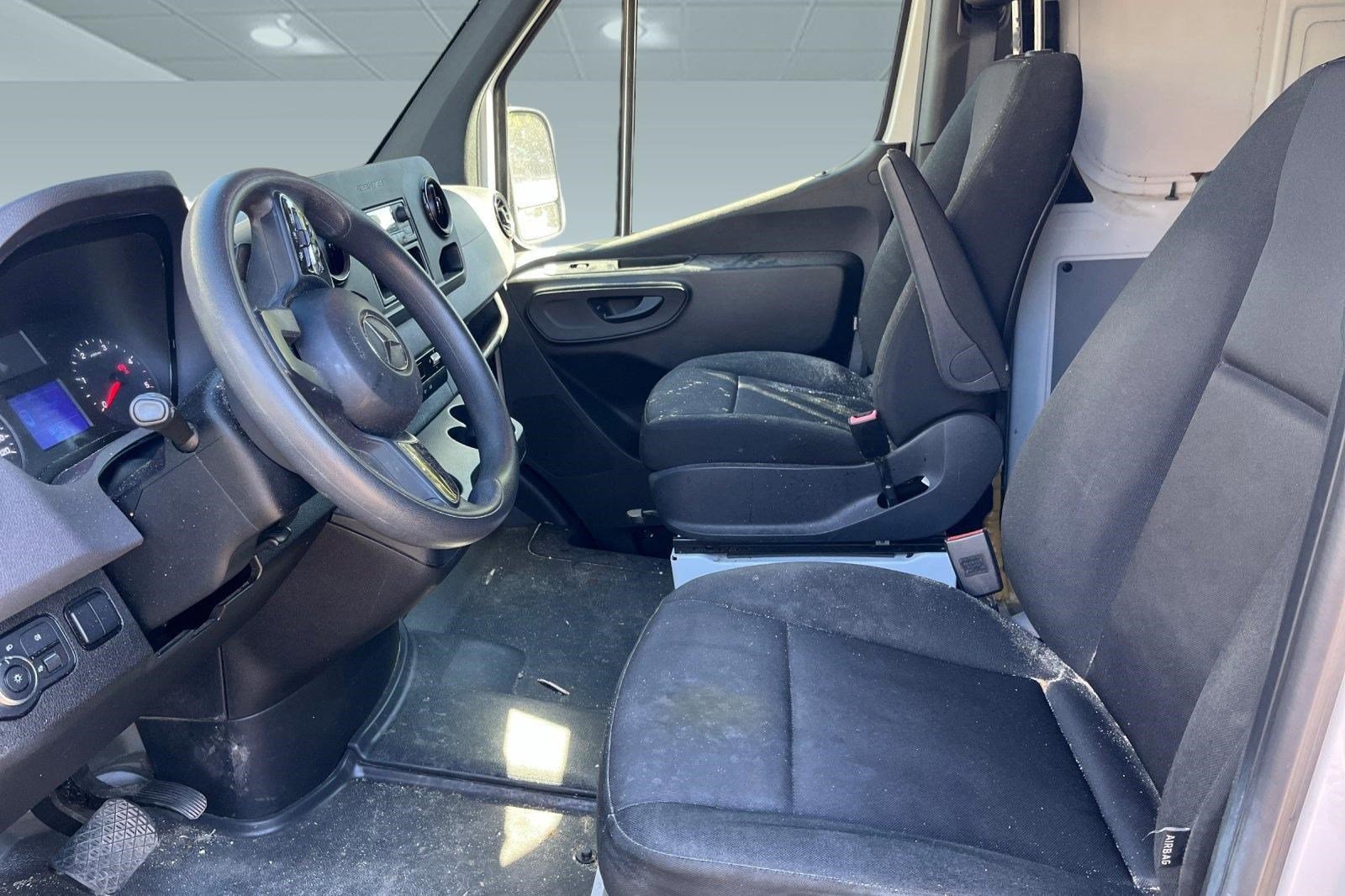 Used 2022 Mercedes-Benz Sprinter 2500 image 3