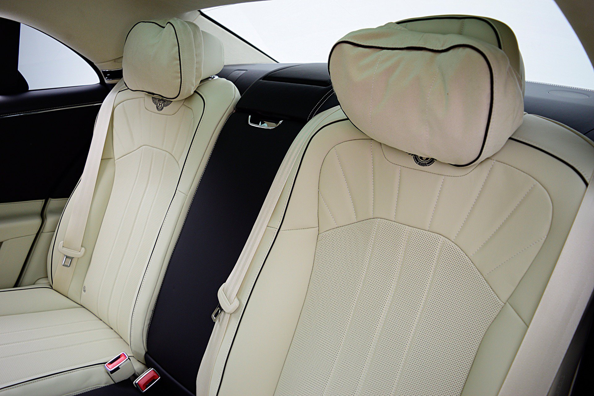 Used 2024 Bentley Flying Spur Azure AWD/4WD image 30