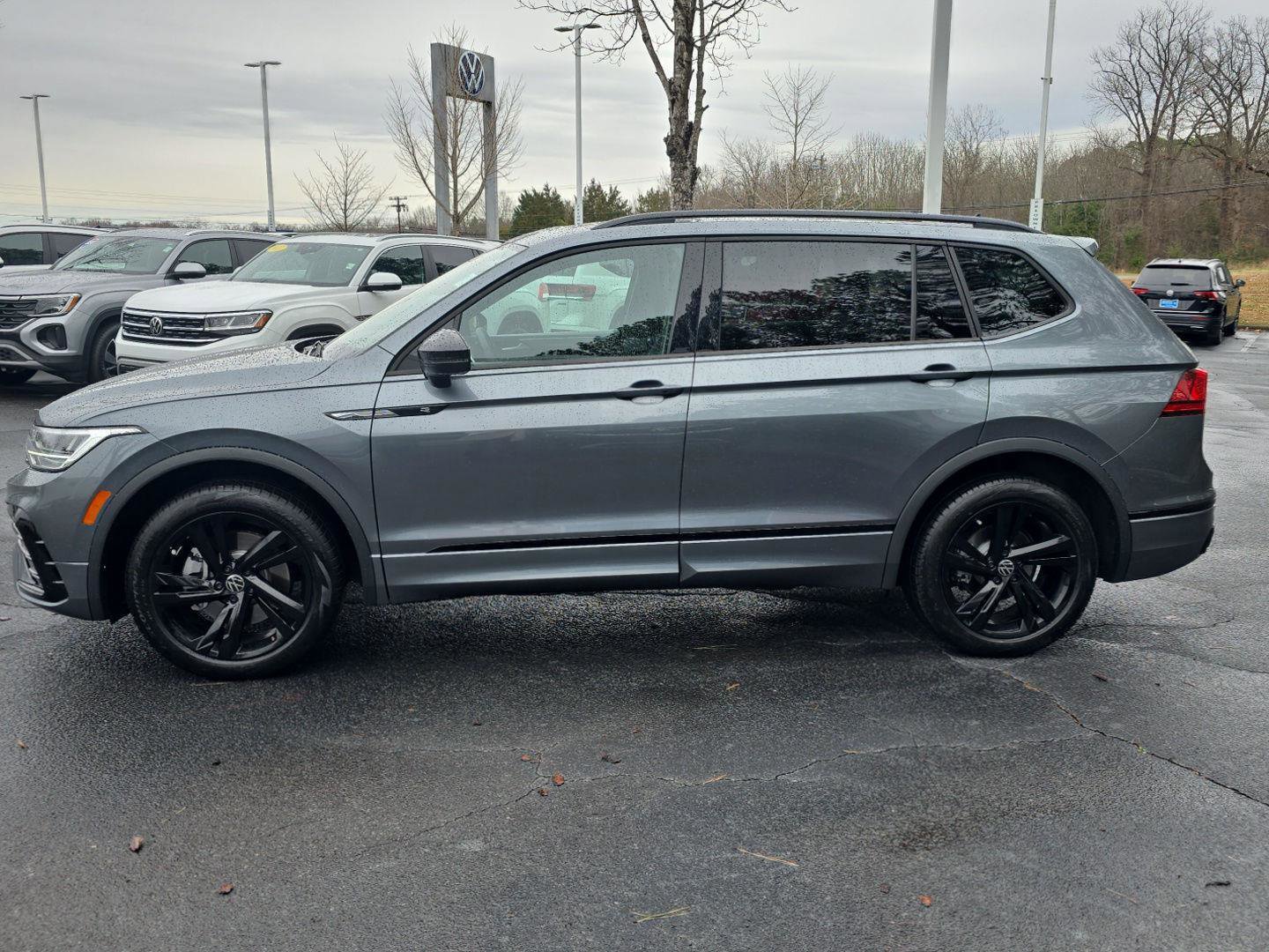 Used 2024 Volkswagen Tiguan SE R-Line image 9