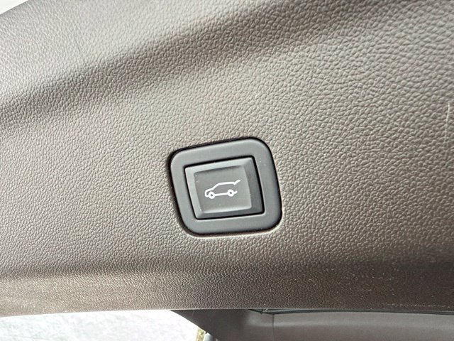 Used 2023 GMC Yukon XL Denali w/ Max Trailering Package AWD/4WD image 9