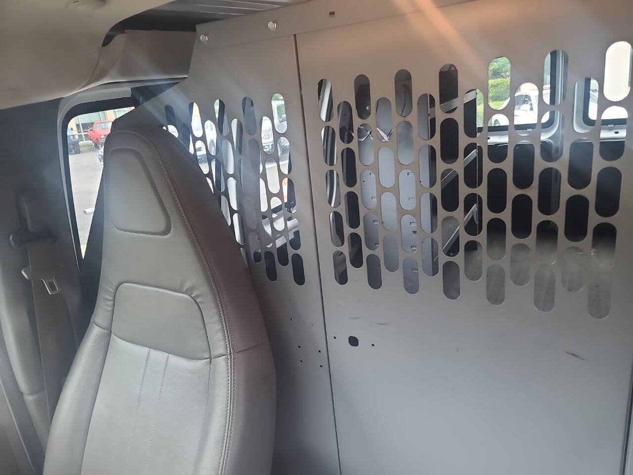 Used 2018 Chevrolet Express 2500 RWD image 16
