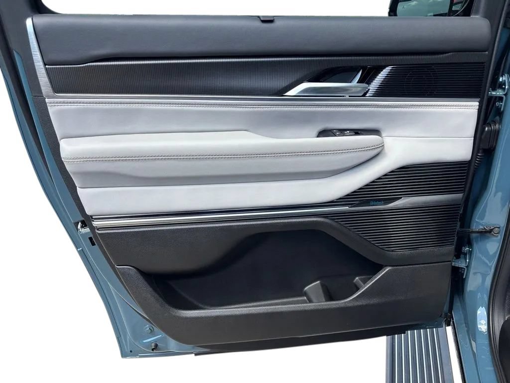 New 2026 Jeep Grand Wagoneer L Summit AWD/4WD image 26